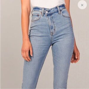Abercrombie Ultra High Rise 90s Slim Straight Curve Love Crossover - 25 SHORT